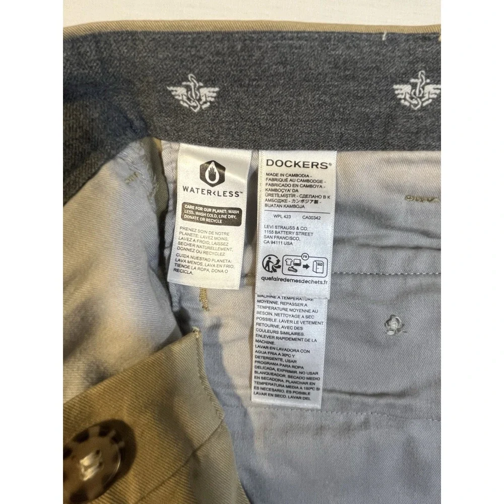 Dockers Workday Khaki Men's 42x30 Classic Fit Stretch Chino Pants Tan Waterless